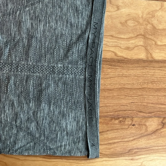 Swiftly tank lululemon size 4 - Picture 4 of 4